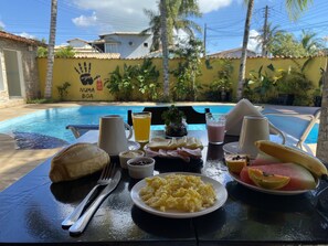 Desayuno buffet todos los días (con cargo)