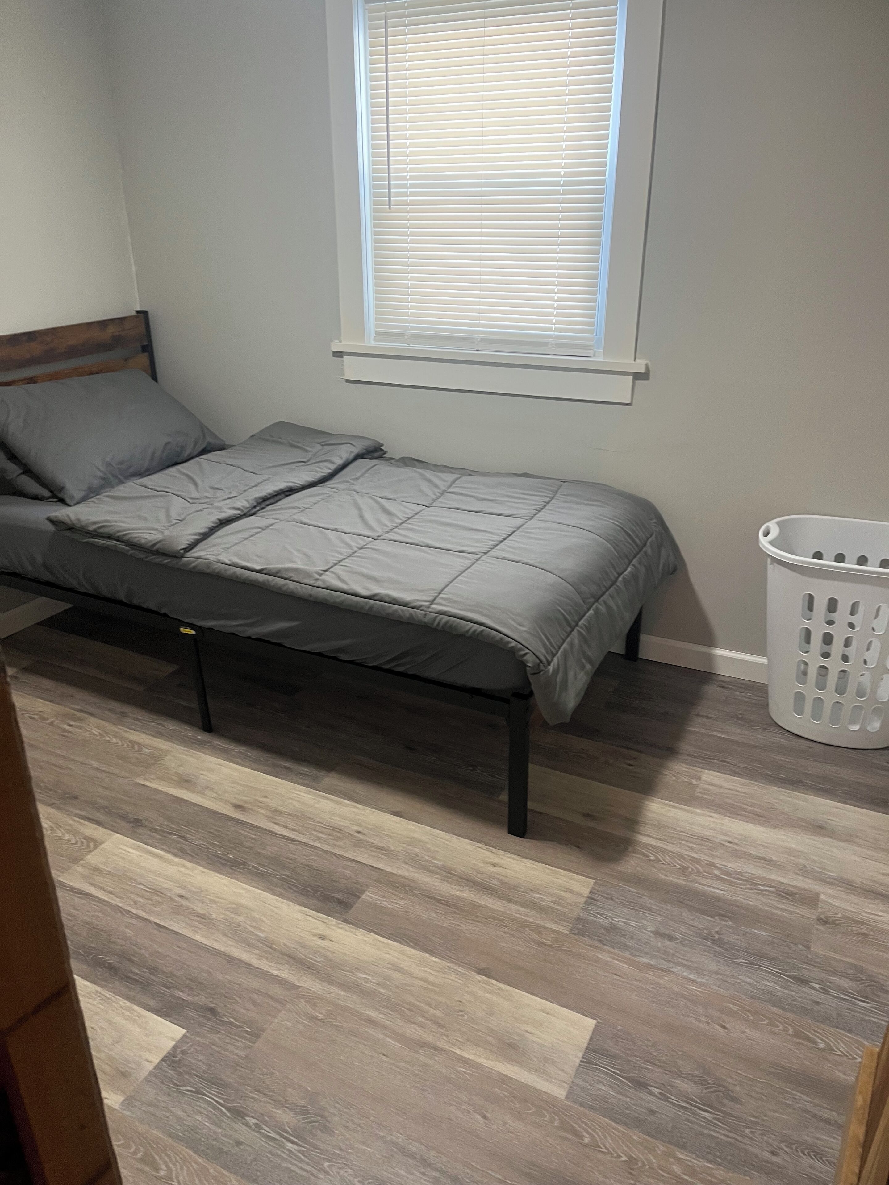 2 chambres, fer et planche à repasser, accès au Wi-Fi (inclus)