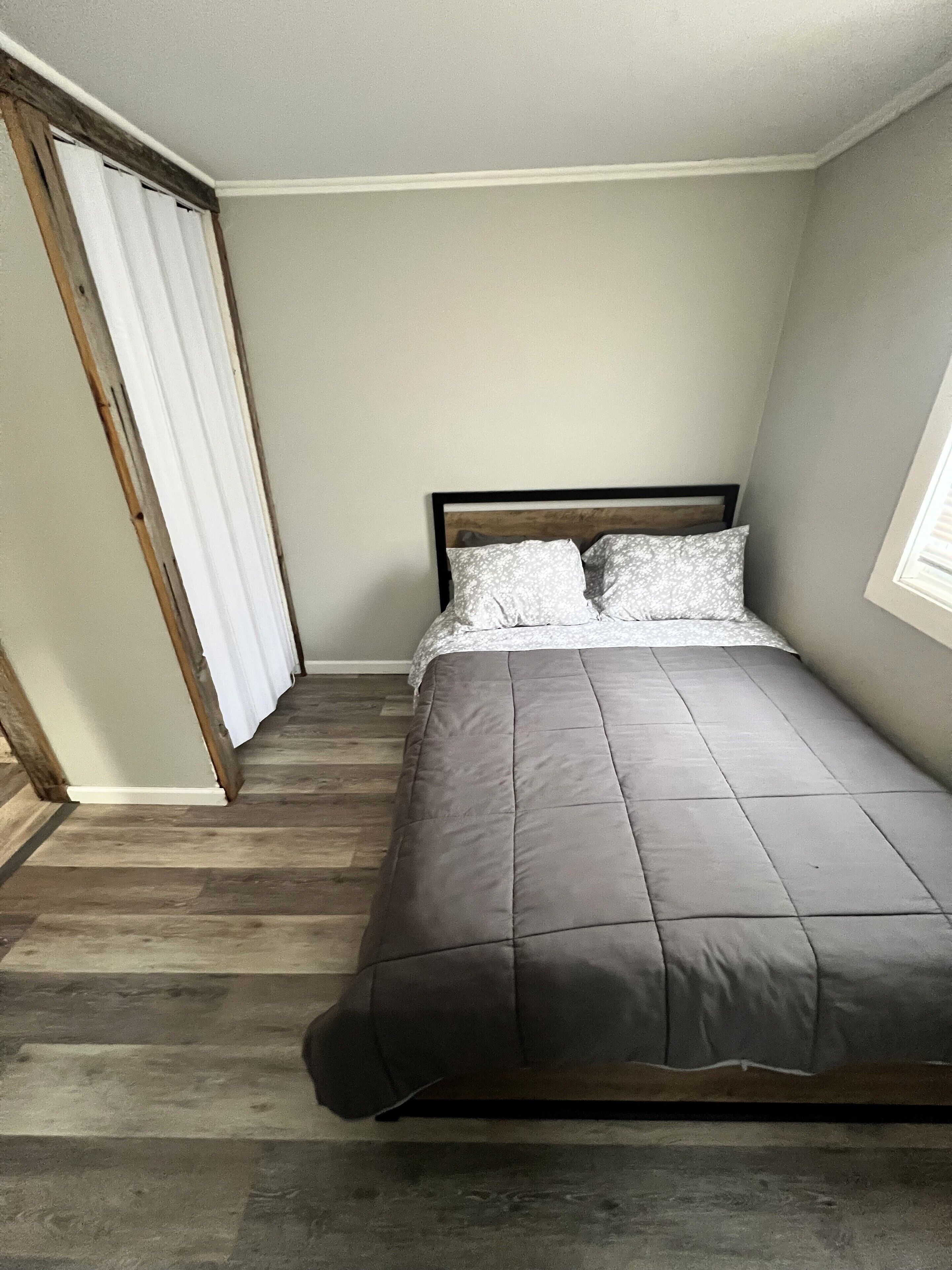 2 slaapkamers, een strijkplank/strijkijzer, gratis wifi, beddengoed