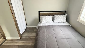 2 slaapkamers, een strijkplank/strijkijzer, gratis wifi, beddengoed