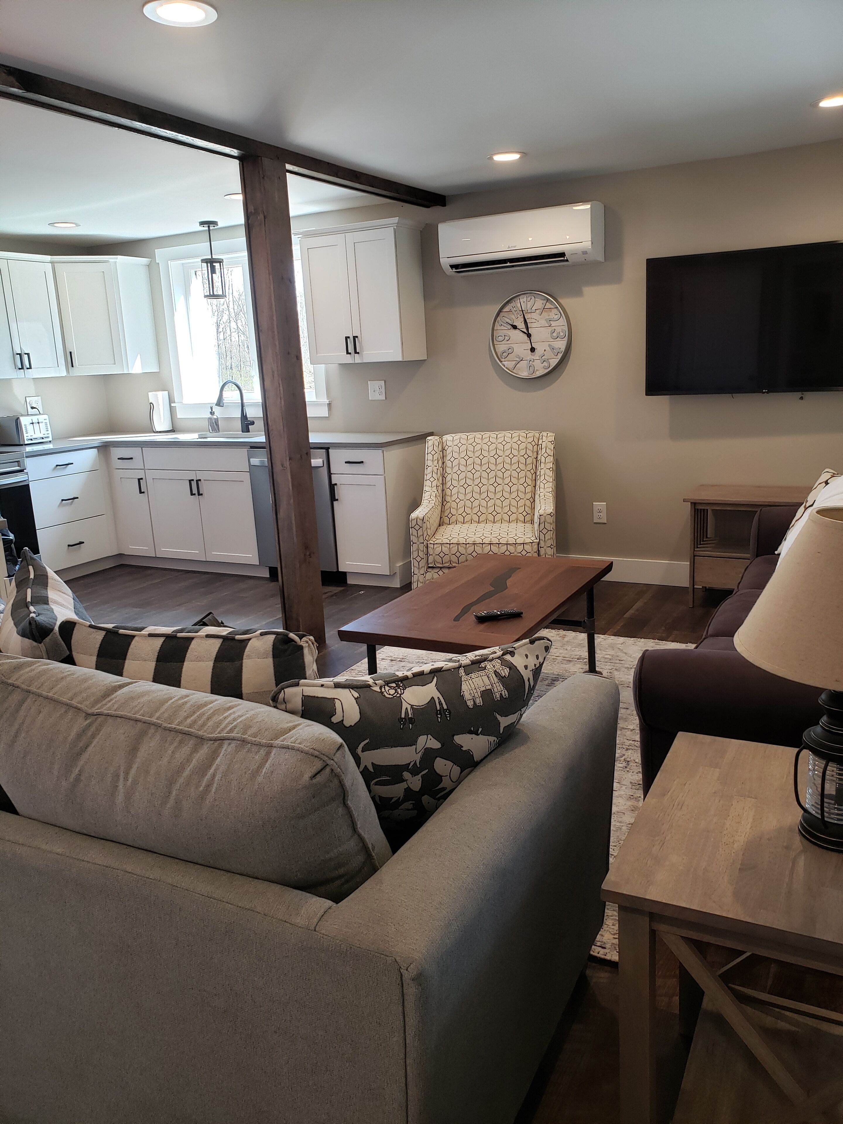 Fully Renovated rural cottage in the perfect spot!