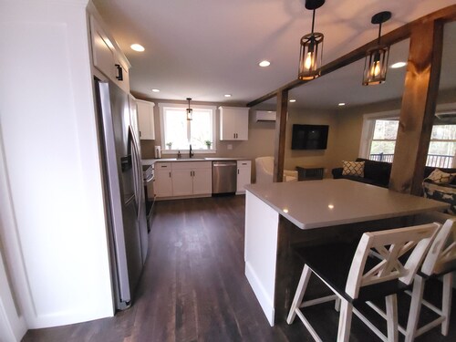 Fully Renovated rural cottage in the perfect spot!