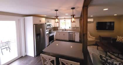 Fully Renovated rural cottage in the perfect spot!