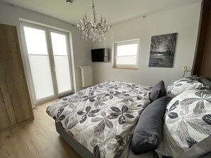 2 habitaciones, cuna de viaje, wifi gratis y ropa de cama