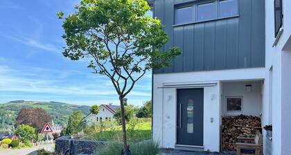 "17 AM BERG" in Winterberg, 2 bedrooms, suitable for up to 4 guests.