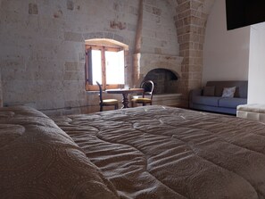 Camera Deluxe con letto matrimoniale o 2 letti singoli | Biancheria da letto di alta qualità, minibar, una cassaforte in camera
