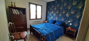 2 bedrooms, iron/ironing board, bed sheets