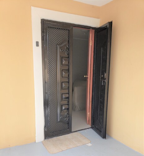 Cozy apartment minutes away from downtown, hiking trails, and beach attractions.