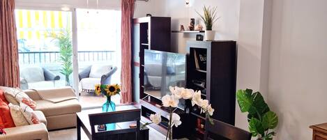 Smart-tv en een computerscherm