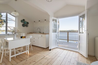 Beautiful Lofthus, cottage on a private beach plot by Lake Mälaren