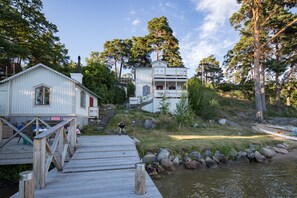 Terrace/patio - Beautiful Lofthus, cottage on a private beach plot by Lake Mälaren (Ekerö)