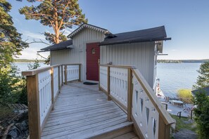 Property grounds - Beautiful Lofthus, cottage on a private beach plot by Lake Mälaren (Ekerö)