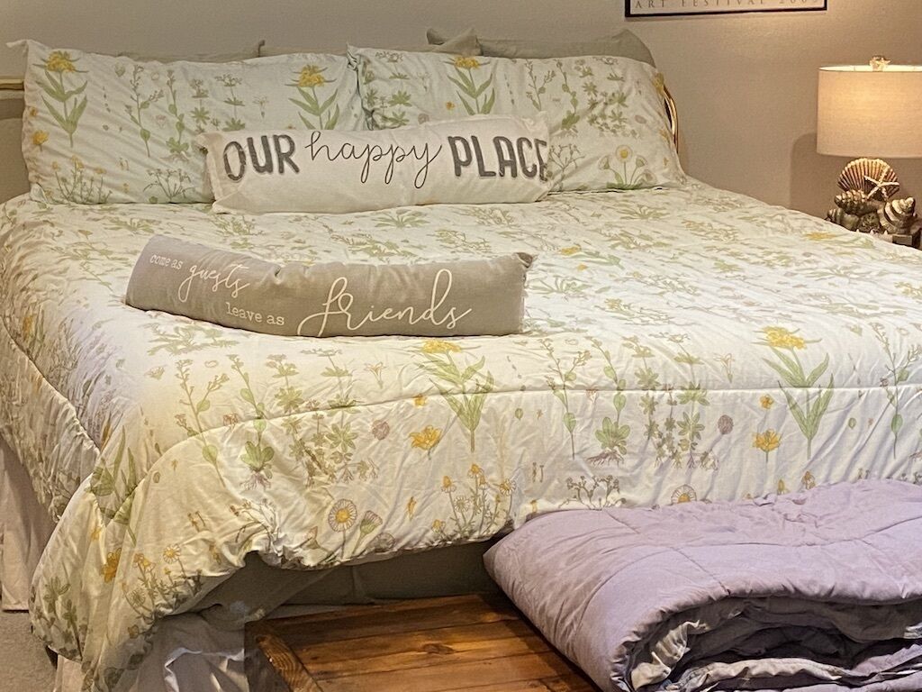 Mother-In-laws unit with Hot Tub, Relax and enjoy!