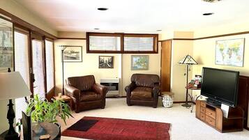 TV connectée, livres, chaßne hi-fi