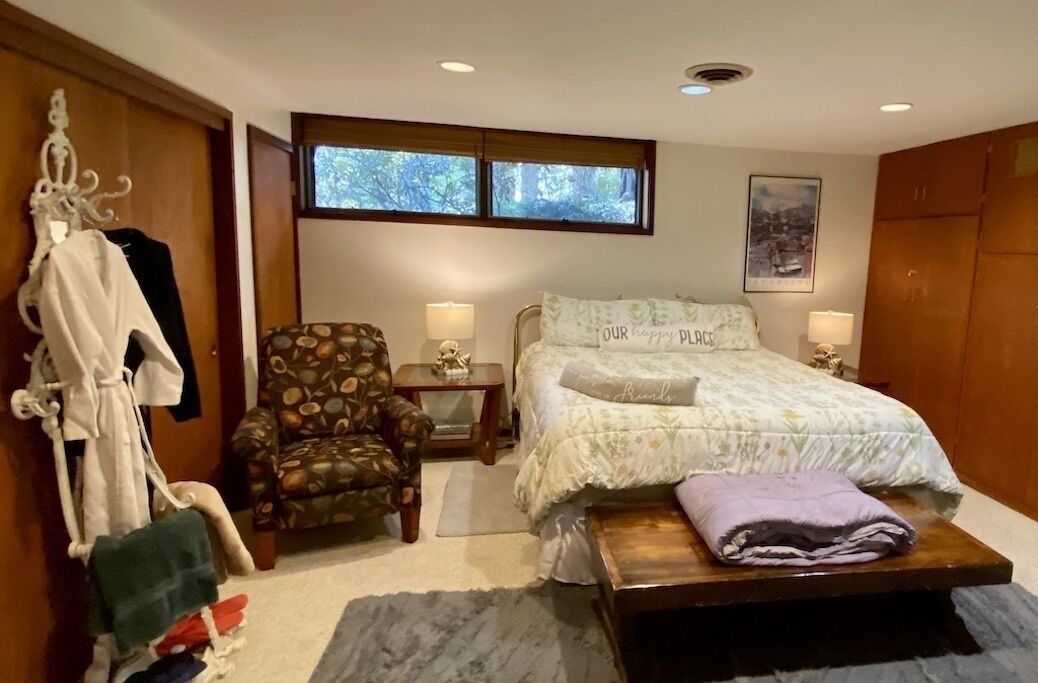 Mother-In-laws unit with Hot Tub, Relax and enjoy!