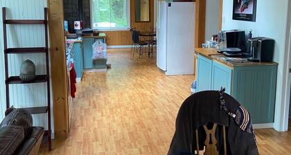 Cozy Waterfront Cottage on Riley Lake