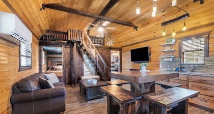 Deer Trail Cabin sleeps 6 people