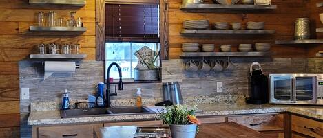 Fridge, oven, stovetop, coffee/tea maker