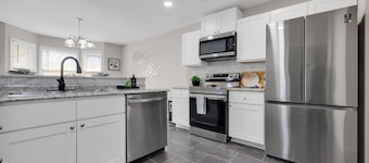 Plush Two Bedroom Retreat. A Home Away From Home!