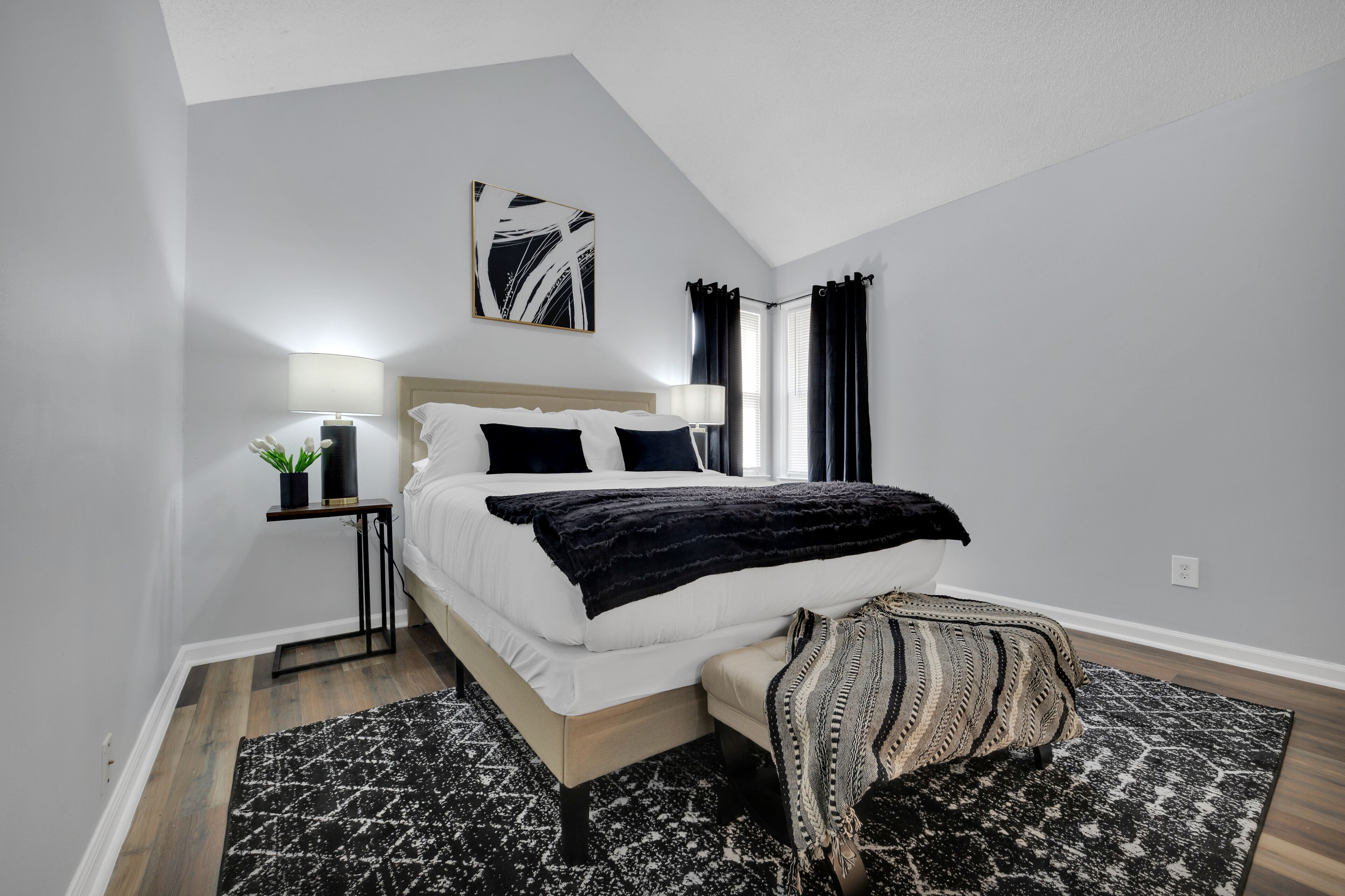 Plush Two Bedroom Retreat. A Home Away From Home!