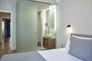Elite Apartment | 2 bedrooms, in-room safe, desk, blackout curtains - Ilisia Park Contemporary 2BD Condo (Athens)