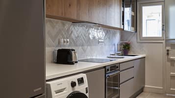 Căn hộ Elite | Bếp riêng | Tủ lạnh, lò nướng, lò nướng bánh mì, dụng cụ nấu nướng/bát dĩa/dao nĩa