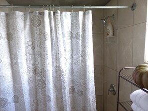 Douche, serviettes fournies