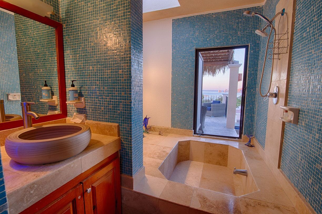 Combined shower/bathtub, hair dryer, towels, soap