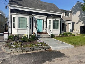Exterior - Swanky Flat in the Heart of Dock Square,  SUPER CLEAN! WALK TO EVERYTHING! (Kennebunk)
