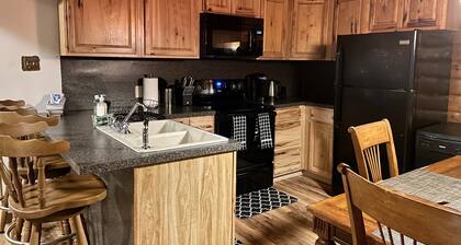 Cozy Poconos Cabin Getaway - 8 min from Kalahari!