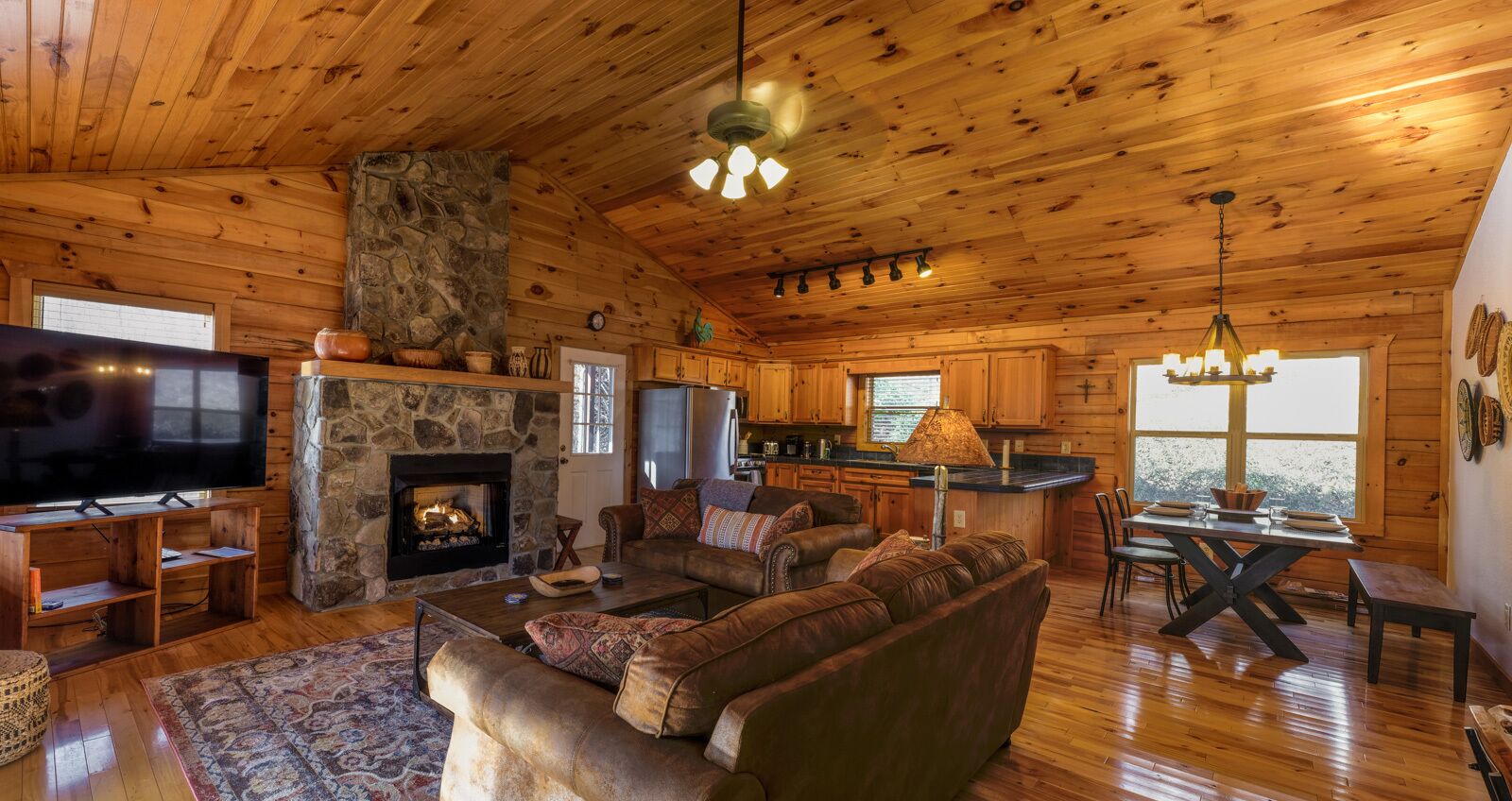 Smart TV, fireplace