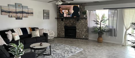 TV connectée, cheminée