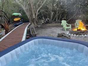 Outdoor spa tub - Cayo Costa Paradise Found (Captiva)
