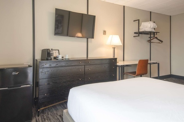 Habitación, 1 cama de matrimonio (Coast) | Escritorio, espacio para trabajar con un portátil, cortinas opacas