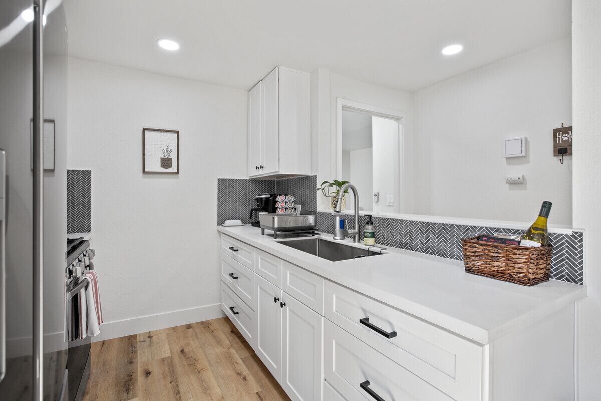 *Entire Home* 1Bed/1Bath, PETS, AC, Private Parking, Dog Run