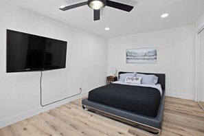 1 sovrum, skrivbord, strykjärn/strykbräda och gratis wi-fi