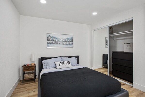 1 habitación, escritorio, tabla de planchar con plancha y wifi gratis 