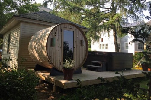 Coastal Home 2 blocks from beach (hot/dry sauna)