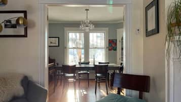 Älytelevisio, työhuone, tietokoneen näyttö, tulostin