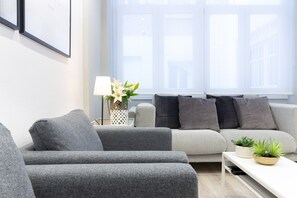 TV - XPCE SOHO MALAGA REFURBISHED APARTMENT IN TRENDY NEIGHBORHOOD (Málaga)