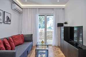 Apartemen Comfort | Area keluarga | TV layar datar