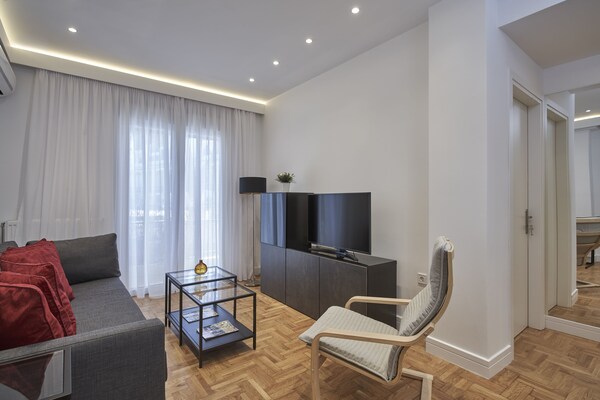 Elite Living 2bd Apt Next To Hilton-ilisia Park - Athens