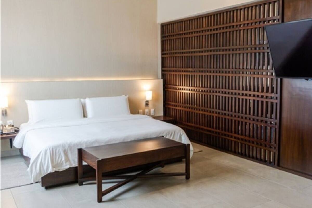Blackout curtains, free WiFi, bed sheets