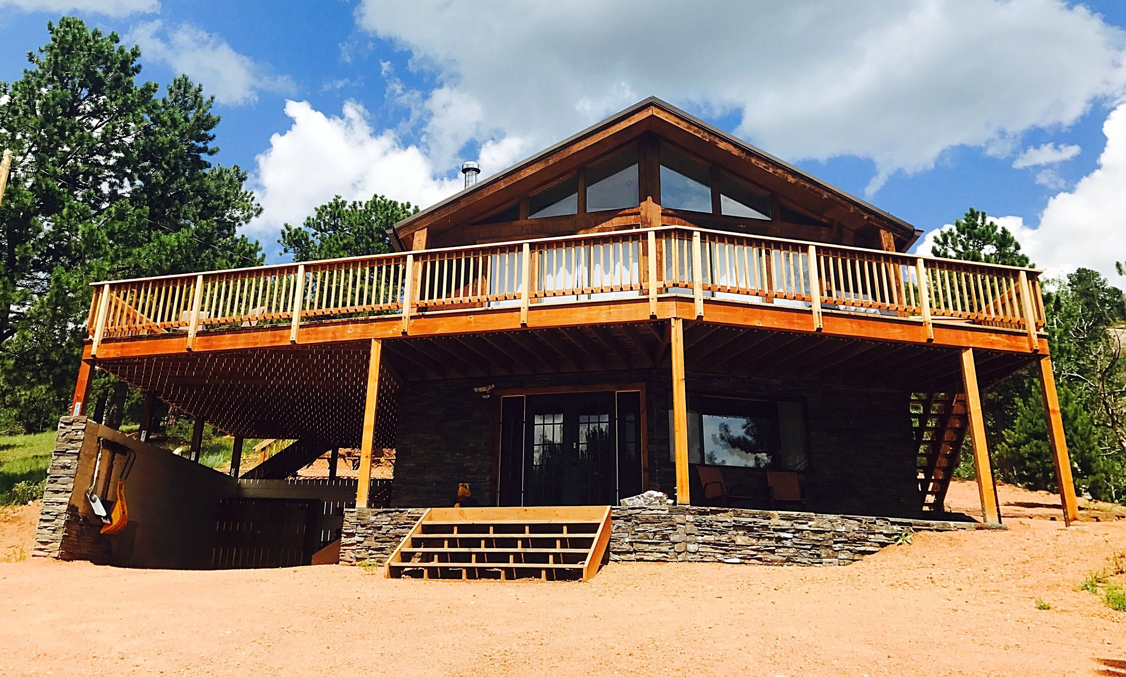 Private Cozy Cabin, Mountain Views & Theater Room!