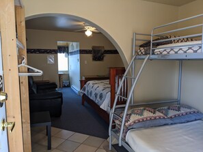 Basic Room | Individually decorated, individually furnished, desk, laptop workspace - Wasa Lake Guest House (Wasa)