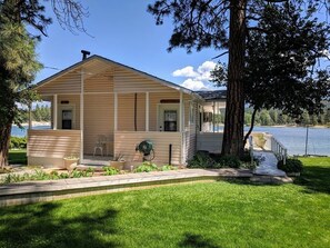 Basic Room | Individually decorated, individually furnished, desk, laptop workspace - Wasa Lake Guest House (Wasa)