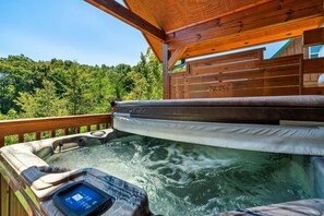 Outdoor spa tub - Summer Fun! Game Loft, King Suite, Hot Tub, Fire Pit, Big Yard, Community Pool  (Sevierville)
