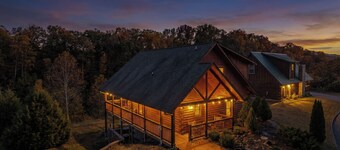 Game Loft Cabin with Hot Tub
