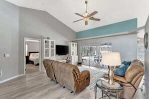 تلفزيون ذكي، مشغل دي في دي، كُتُب، مكتبة فيديو