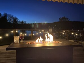A deck with a fire feature, outdoor seating, and a view of the landscape. - Lake house for 8, all seasons! Large deck overlooking the water (Argyle)